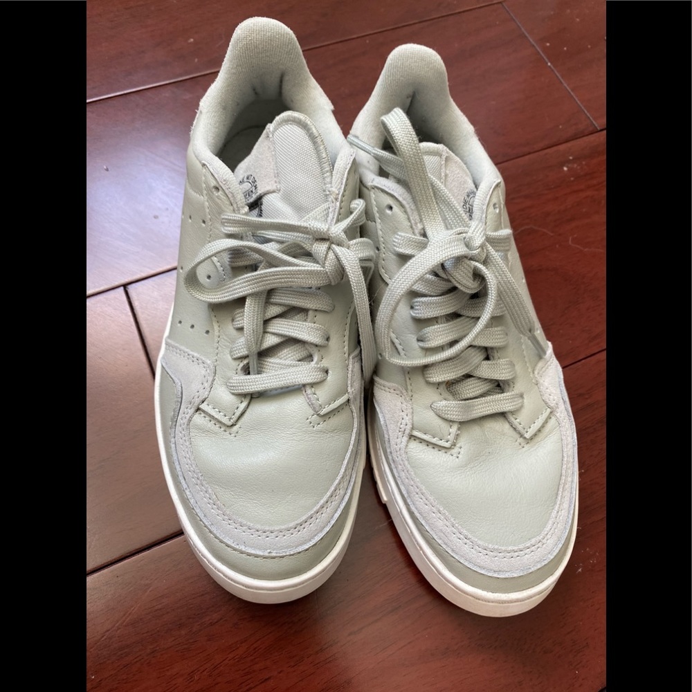 Adidas die make mit den with the 3 stripes